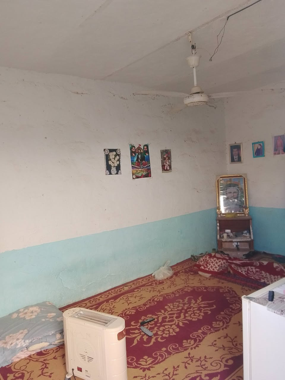 السلام عليكم بيت في حي رمضان مرقم مساحته 90 متر بيه غرفه ومطبخ وتخاريج خلف سايلو الحبوب سعره 8 مليون وبيه مجال الي يحب التفاصيل اكثر للاتصال عل ال***********
