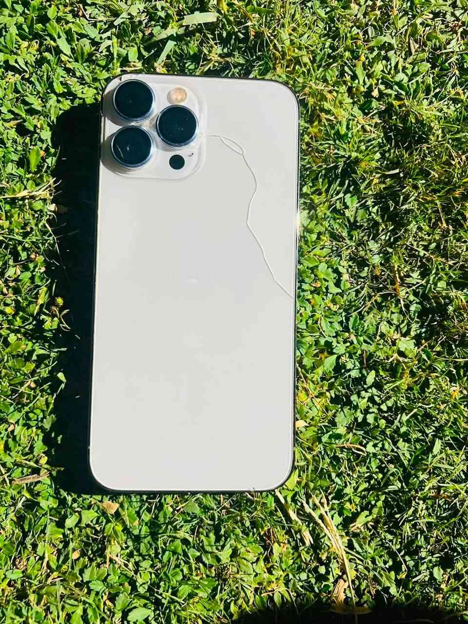للبيع ايفون 13برو ماكس
بطارية 🔋 اصلية٧٩
بدل شاشة تجارية نوعية زينة
فيس ايدي واكف 
ضهر بي كسر خفيف
السعر خاص او اتصل ***********
