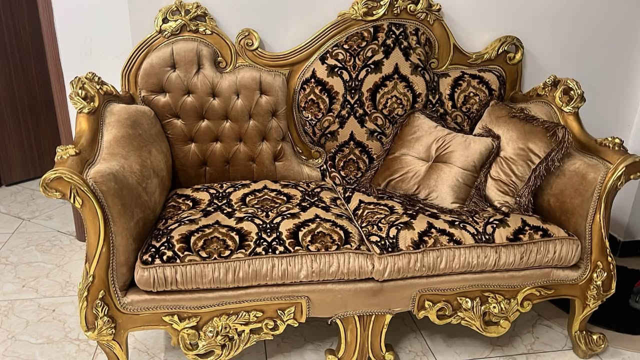 السلام عليكم يوجد تخم مصري مسخدم خشب دمياط 10 مقعد النظافه 70% في بغداد ***********
