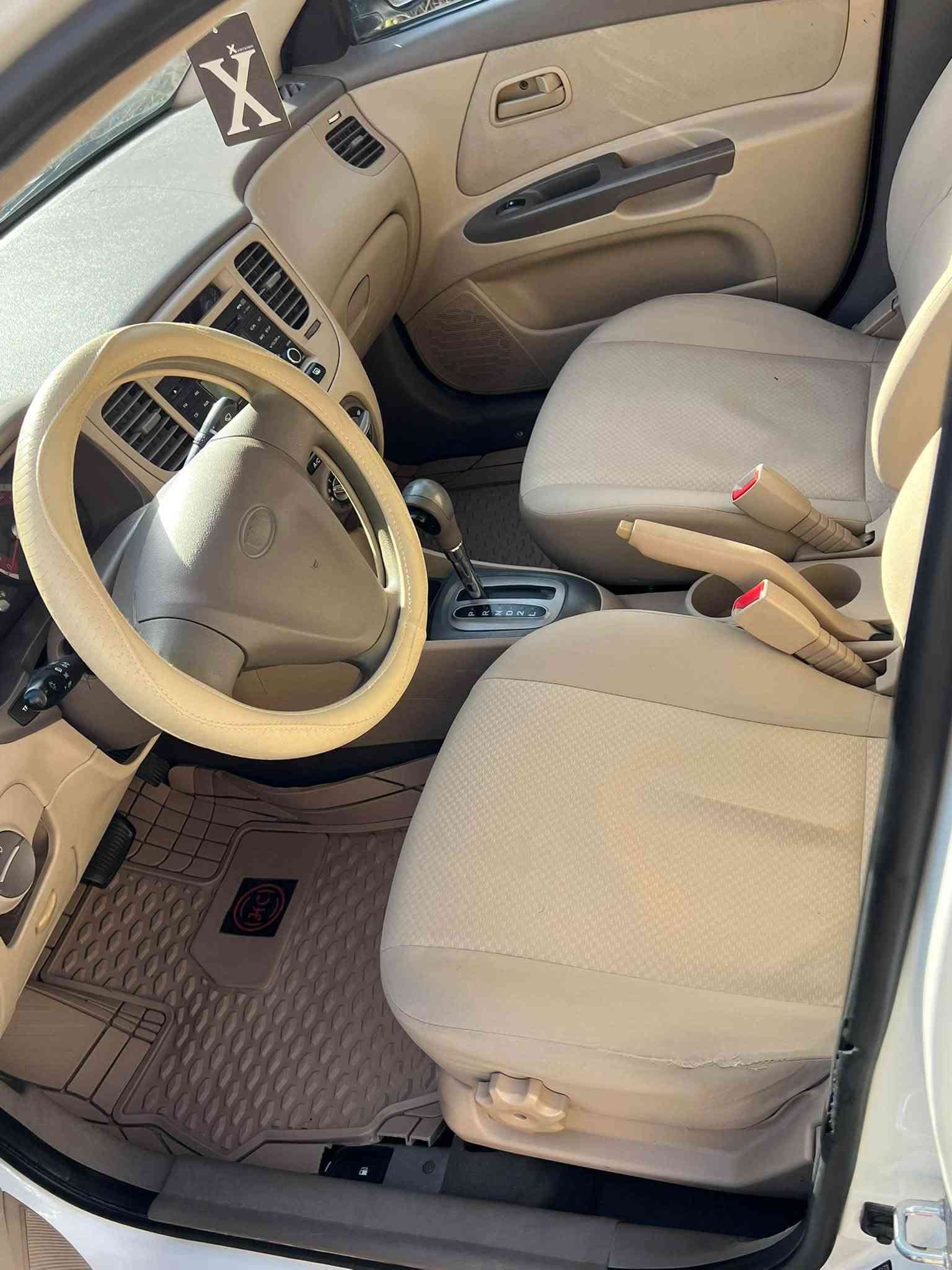 كيا ريو خليجي 
موديل 12 
رقم اربيل شرط تحويل 
بيه جاملغ امامي يسار صبغ 
ماشيه 190 km
كير محرك بشرط 
مواصفات سيارة 
محرك 16 بشرط على وضع شركة 
تبريد ثلج 
جامات كهرب 
اشاير مري 
وباقي مواصفات معروفة 
السيارة جديده وعلى ايد وحده 
مكان السيارة حي العربي 
للاستفسار اتصل على الرقم ***********
