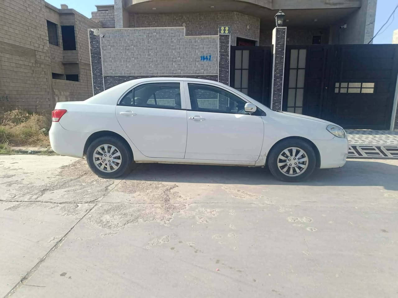سلام عليكم 
بي وادي 
للبيع موديل 13 رقم  نينوى إنكليزي 
سعر 60ورقه وبيها مجال الطيبين 
بيها صبغ اشويه شبر فقط
كير اوتوماتيك شرط
مكينه اصلي مالها شرط
تبريد ثلج و كهربائيات كلها شغاله
مكان السياره الموصل حي الزهور 
رقم الهاتف/***********

