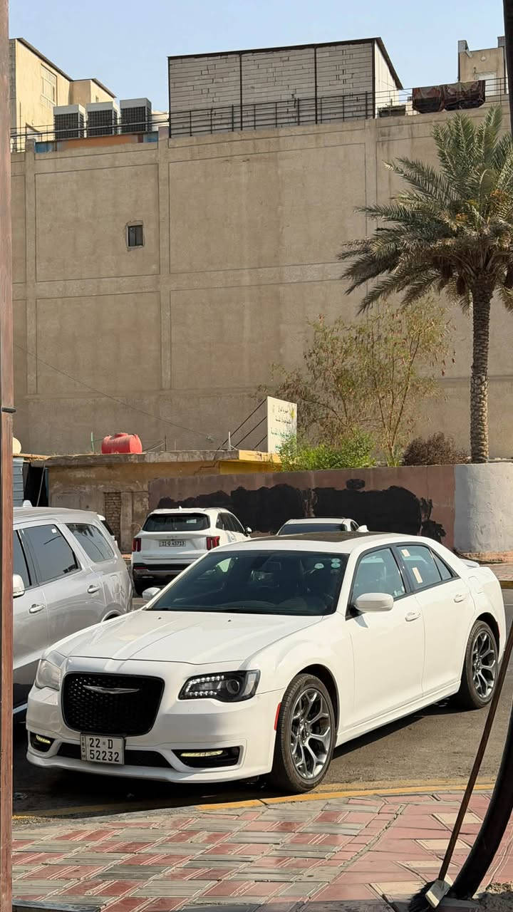 كرايسلر S300 2018فول مواصفات كندي ماشية 120 الف كيلو متر كلين تايتل محرك كير كفالة تبريد ثلج حدادية جديدة تخم تاير جديد السعر 270 ورقة قفل 
***********
