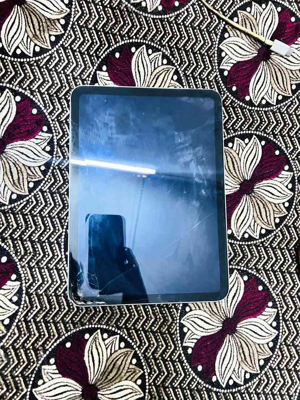 آيباد ١٠ • ٦٤ • بطارية ٨٢٪