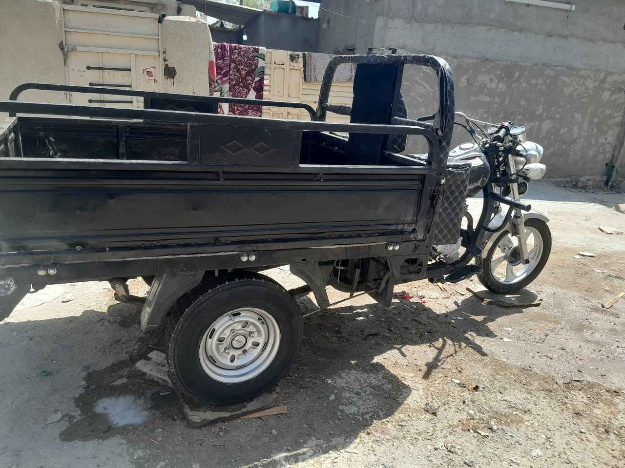 جمرة مكفولة محرك اكسل كير شاصي 
مربلة جديد طسة ماكو ابد 
السعر 1300 تايرات جوبلس
بغداد البياع *********** الشراي يتصل
