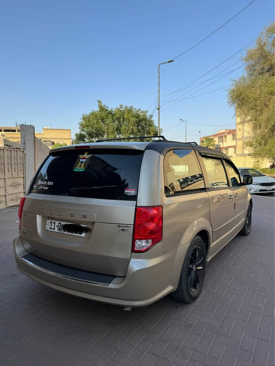 السلام عليكم للبيع او المراوس 
دوج كرفان sxt فول مواصفات وارد امريكي حادث فقط طخه بالجاملغ بسيطه بدون اي دواخل بيها قطع كلير ابيع حزام بدون حادث ماشيه 87 مايل رقم بغداد الجديد ب اسمي تحويل ثاني يوم مكينه 3600 مكينه كير مكفولات سياره مسويلها ادامة كامله صدر امامي خلفي جديد تخم تاير شادلها منظومه غاز 80 لتر انسه البانزين 
مواصفات فول 
بيبان كهرباء 
صندوك كهرباء 
3 قطع تبريد ثلج 
فرس وسطي 
شاشه بالسقف 
شاشه كامرا 
فول مواصفات السياره 
رايدها ب 125 وبيها مجال بسيط مكاني الاعظمية 
*********** بغداد, العراق
