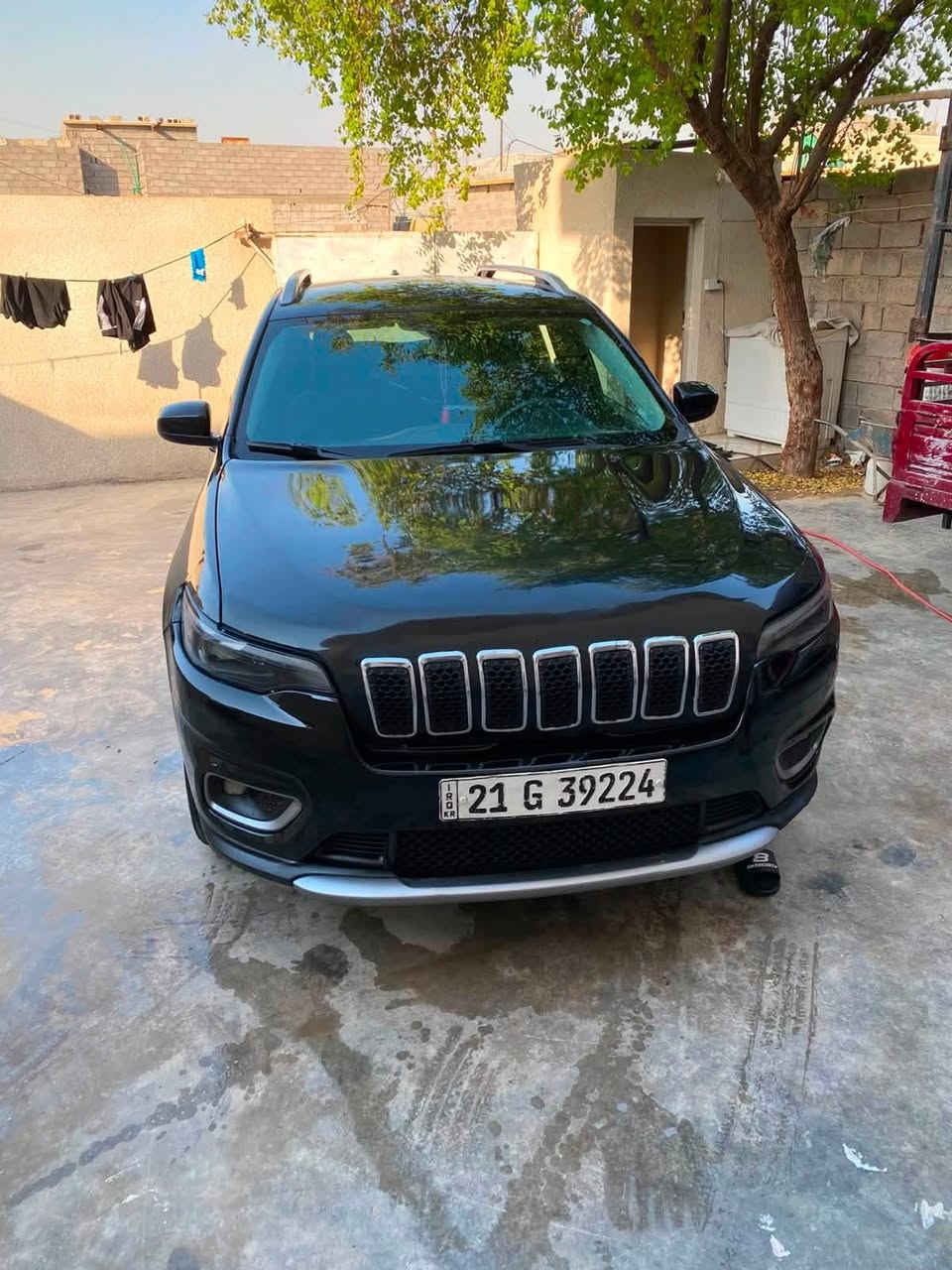 سياره جيب للبيع  الستفسار  ***********.    السعر ١٢٥ وبيها مجال بصيط
