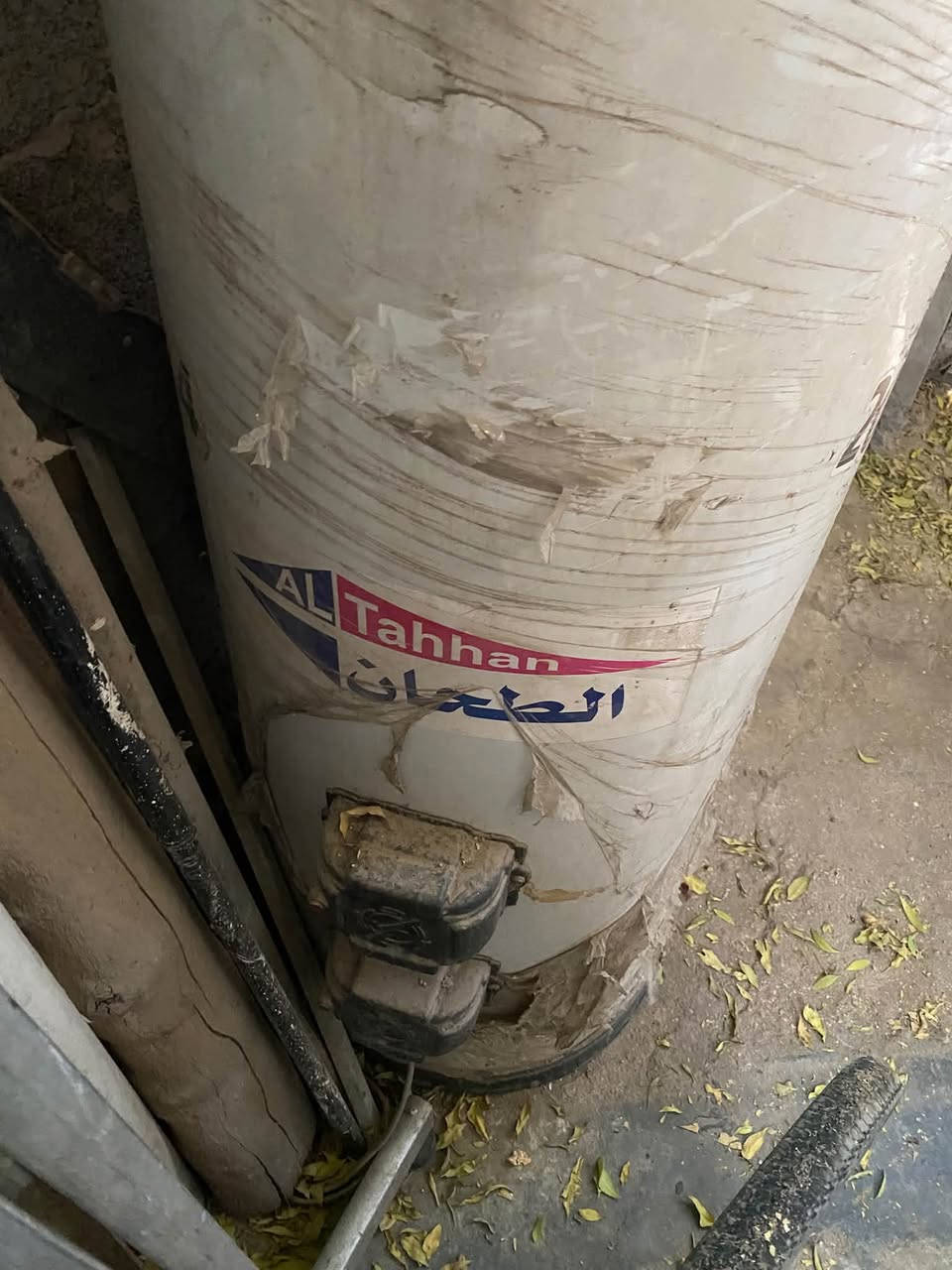 سلام عليكم سخان نوع الطحان بسعه 220 لتر ويحتوي على دبل هيتر مستعمل اقل الشهر للبيع السعر 70 العنوان بغداد كراده ***********
