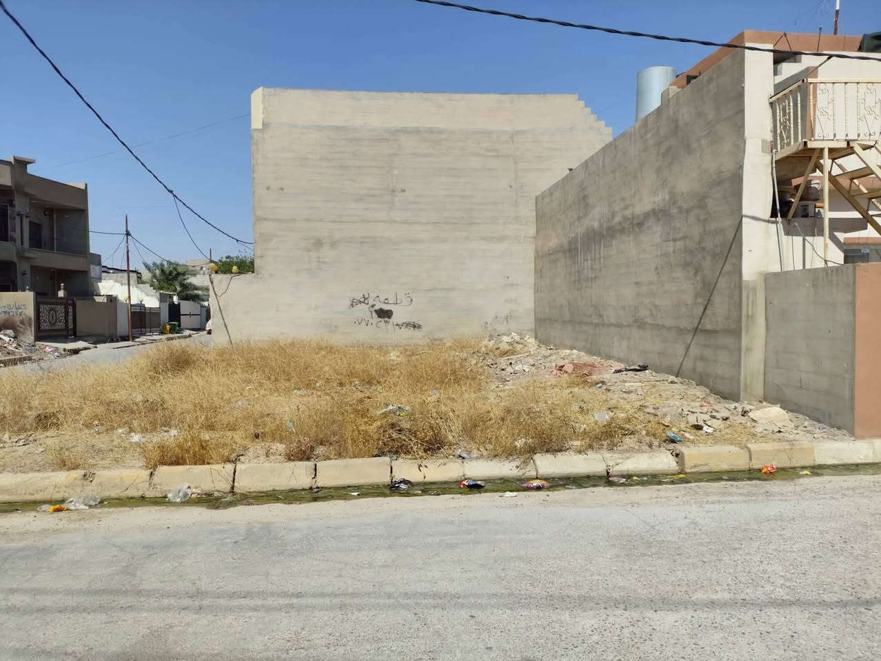 🏡🔥 فرصة مميزة للبيع في حي الأسرى!
📍 قطعة أرض للبيع بموقع ركن مميز

📐 المساحة: 100 متر مربع

📌 الموقع: حي الأسرى – قرب أسواق السعادة

🛣️ الواجهة: على شارع 20 وشارع فرعي

💰 السعر المطلوب: 70 مليون دينار

🤝 السعر قابل للتفاوض

✨ موقع مميز ومناسب للسكن والاستثمار.

📞 للاستفسار والتواصل:

***********
