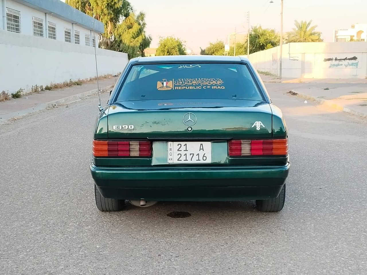 سلام عليكم
من رخصة مدير الكروب 
190 طيارين (( اليدور الجديد)) 
مكينة كير ونجي كارتون 
تخم تاير 
موديل 1990
قفل بيبان سنتر لوك 
مصبوغة عام جمالية 
صدر امامي خلفي جديد 
رقم شمالي شرط التحويل 
سيارة جديدة بمعنى الكلمة وبلعافية علياخذها 
السعر 53 وبيها مجال بسيط 
***********
