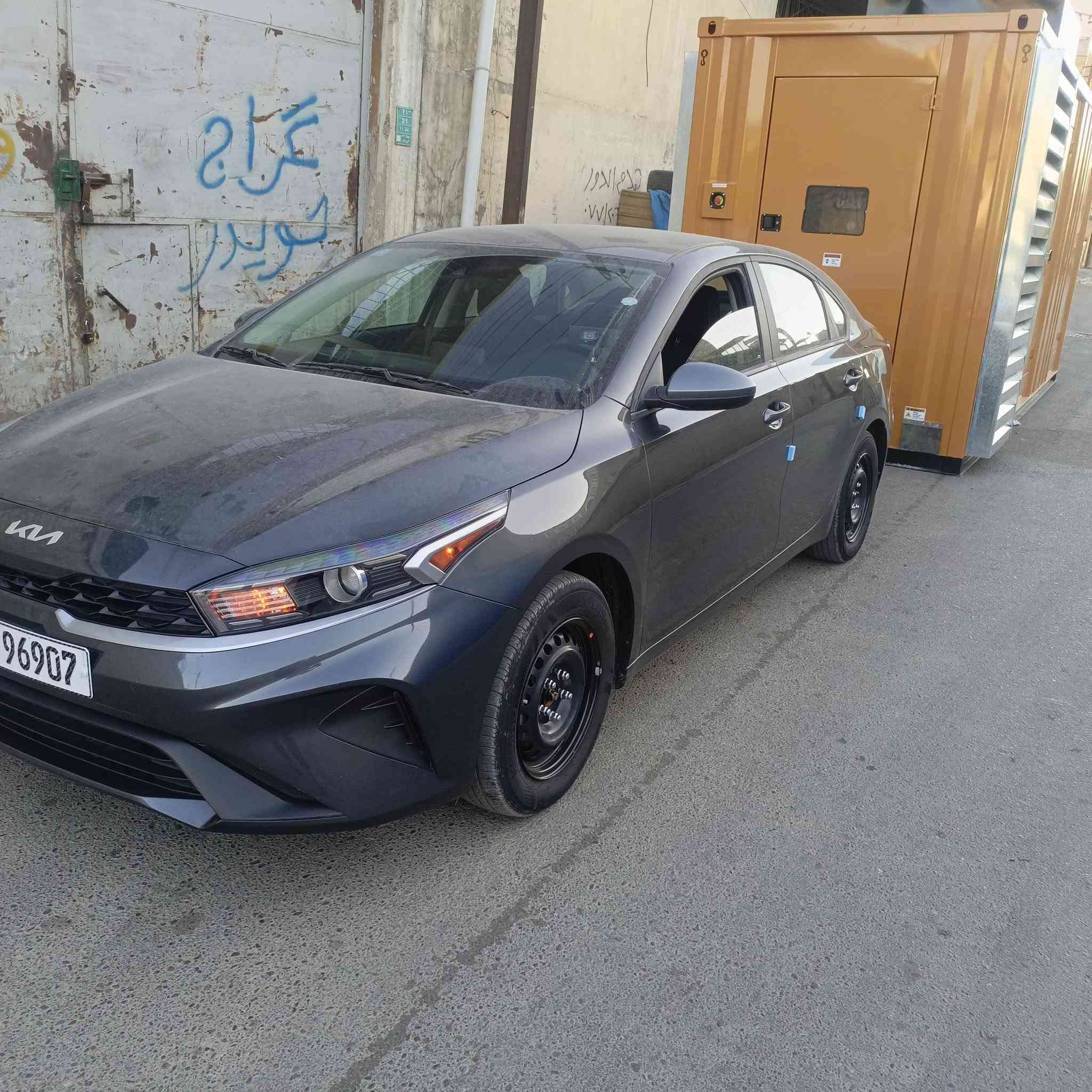 السلام عليكم كيا فورتي موديل 2024 وارد امريكي سياره كلين بدون حادث فقط دعاميات مفتوحه فقط وجني وياه وشديتهن بدون قطره صبغ سياره كله وضع شركه ماشيه 30milسياره وضع شركه اني المستورده بسمي ترقيم جديد هزه جديده تحويل ثاني يوم مكينه دوش 2000تخم تاير جديد سياره كفاله عامه من كلشي اليبل واحد 
مكاني بغداد  الدوره 
السعر 155وبيه مجال كلشي اكو بل سوك
الاستفسار واتساب ***********
