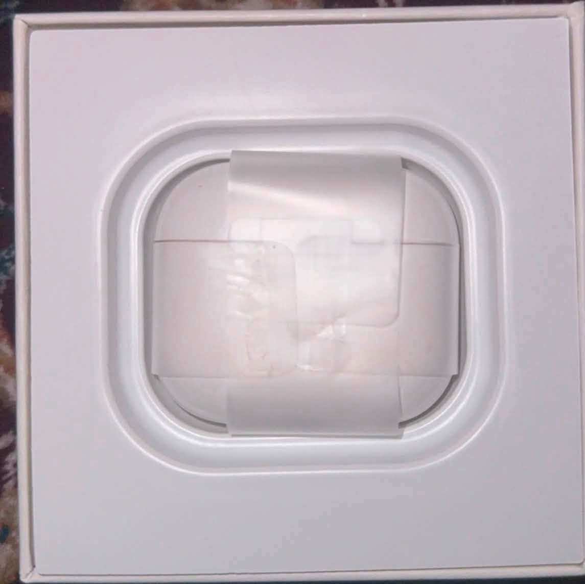 سلام عليكم ايربود ابل لأصلي
جيل 3 

AirPods

مستخدمته 

شاحنته موجوده 

كل الملحقات موجوده

فقط بيه مشكله سماعه ع اليمنه موشغاله 

وليسره شغاله تنبيه مهم!

شاحنته لأصليه موجوده هم 

كلشي موجود فقط سماعه ليمنه متشتغل وليسره شغاله شغاله ونظيفه

رايده 45 وبيه لشراي مجال رقمي واتساب 

وتوصيل عدي اكدر ادزه الك توصيل جميع المحافظات 
***********
