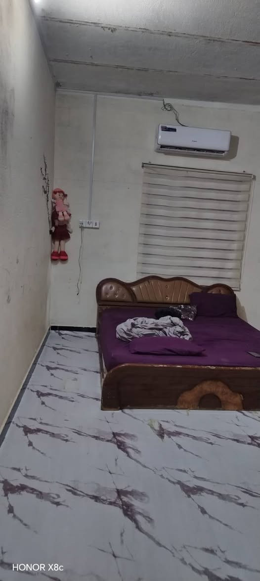 سلام عليكم بيت زاىد مشتمل للبيع لمساحه 420متر
لبيت لجبير يحتوي على غرف3 وصاله وموزع وصحيات وساحه جبيره
 لمشتمل غرفه وصاله وصحيات لمكان البصره قضاء لدير ابوغرب تواصل ***********
