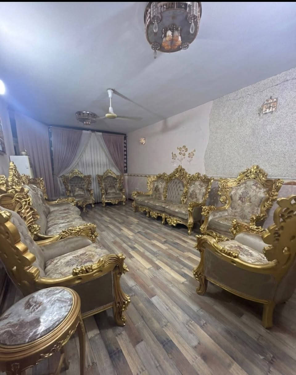 سلام عليكم دار للبيع طابو صرف منطقه جميله مساحه ٢٥٠ واجهه ٥ يفتح ١٠ نزال ٣٠ بناء ٢٠١٤ البيت خلفي بيت فوك وجوه هم بيت بس من الداخل مامفصول البيت موقعه تجاري عرض الشارع ٢٠ متر مقابل البيت ماكو بيوت مقابله شركه البان موقعه بشارع الركن لابيض قرب مشويات القرلوسي للتوصل رقم صاحب الدار ***********
