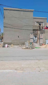 ١٠٥م • شارع عريض • ٣ غرف