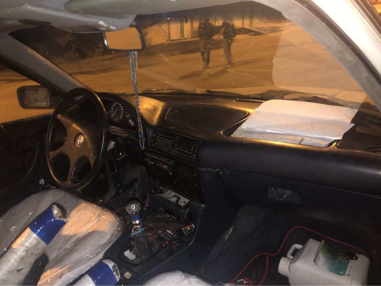 سەرەتا بە ناوی خوا 
BMW 520i 
فول فول بەس گێڕ عادی 
گێڕ مەکینە بە شەرت 
هەیکەلی سەیارەکە زۆر زۆر جوانە 
سلایت 
تەبرید بەس غازی تیا نیە 
٦ کەلە 
سەیارەکە لە قوەتی خۆی بێزارە 
سعرەکەی خوار هەموو بازاڕ 
ڕەقەم تەلوفون 
***********
گۆڕینەوەش بە شتێک بە دڵم بێت. دخان, السليمانية
