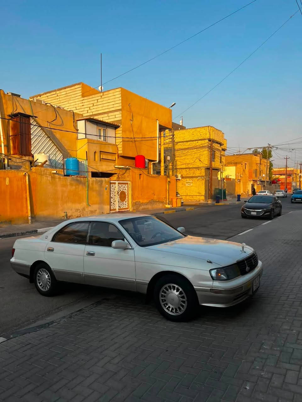 سلام عليكم كراون بطه فصل للبيع موديل 95بسمي رقم بصره نكليزي سنويه 2029سياره كفاله من كص ونقل جثه وضربه كهرباياته كله شقاله مكينه كير ثنين ونص جدد حداده جديده تخم تاير مكاني بصره قبله سعرها 54وبيه مجال 
اللاستفسار ***********
