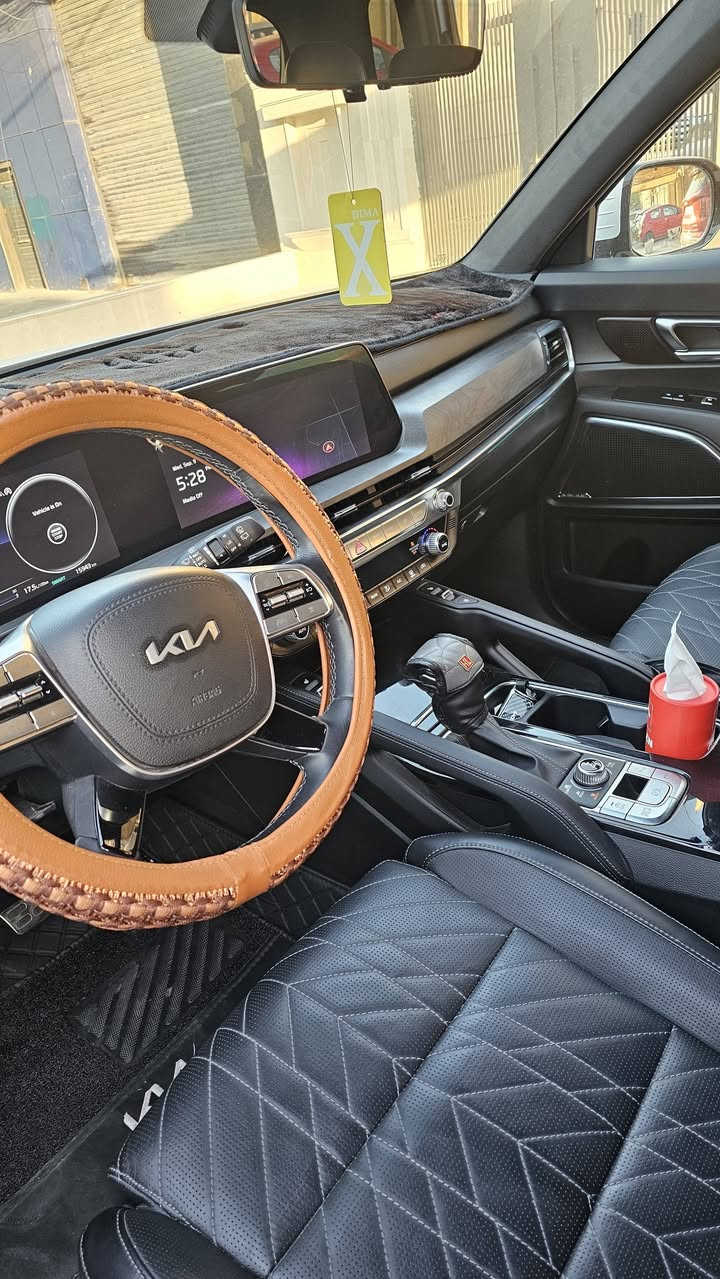 السلام عليكم للبيع
KIA TELLURIDE Xline prestige SX 2024
ماشية:15400km 
تجي اعلى فئة بالتيلورايد و فول موصفات
كراسي vip
تدفئة تبريد المقاعد امامي و خلفي
بردة للجامات الخلفية
بانوراما
سقف كانتارا 
فول مواصفات اي شي ببالك موجود بيهة ميجي اعلى منهة بعد
عليهة رقم مميز 3001 مثل ما موضح بالصورة 
السيارة جديدة بمعنى الكلمة جاهزة من كلشي
عنوان السيارة:بغداد
و كل تفاصيل السيارة و رقم الشاصي منشورات⬇️⬇️
للاستفسار:
***********
