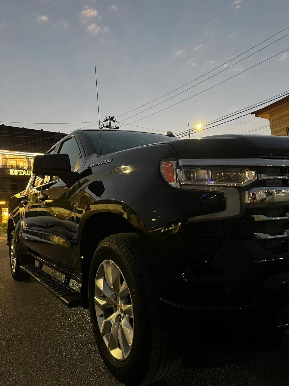 من رخصة الادمن
Silverado 2024

مواصفات custom
بجم تاهو
لون اسود 
محرك ٤ توربو اقتصاديه ومرغوب
كشن كهرباء

بيها شويه صبغ بالبونيد 

مكان دهوك
تترقم شمالي
ماشي 24 الف

***********
*********** دهوك, العراق
