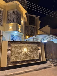 ياسين خريبط • ٢٠٠م • طابقين