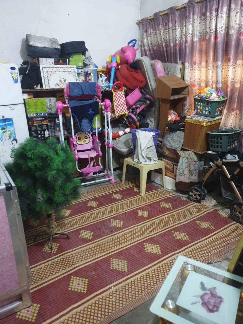 بيت تجاوز في حي الامانة قرب مجسر المهندسين الجديد قرب تقاطع الداخل للبيع المساحة ١٤٠ الواجهة ١٠ النزال ١٤ ونص يحتوي على غرفتين وحمام ومرافق واستقبال ومطبخ وترك كبير يصلح ان يكون غرفة البيت سقف  سندويج عدا المطبخ والاستقبال عكاده تحتاج ترميم البيت بناء طابوق مجاري رئيسى ميزانية كهرباء الشارع تبليط للاستفسار ***********  ابو فاطمه يرهم ابيع نص من البيت
