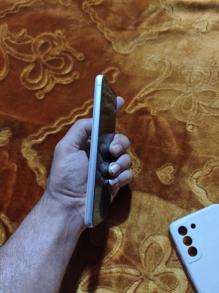 سامسونج اس21اف اي ذاكره 256عشوائيه 8+8شاشه سوبر امولد 120بصمه مدمجه بشاشه صوت ستيريو مجسم 90فريم بسلاسه  جهاز غني عن التعريف بيع او مراوس حسب رغبه جهاز مكفول من اي عطل عنوان بصره معقل ***********فقط جهاز ماويا شي سعر 275 البصرة, العراق
