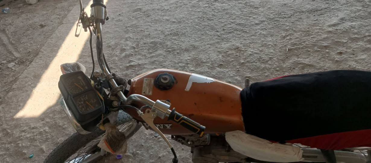 سلام عليكم دراجه تعمير غراض كله جديد ضفيره وبكلايت وجاملغ وشاير وماصده ودشبول كله حديد مكينته ناعمه كلك بدون اوراق ترهم مراوس بسفانه  سعره 250 وبيها مجال كلش قليل مكاني بابل الحمزه الغربي رقمي ***********
