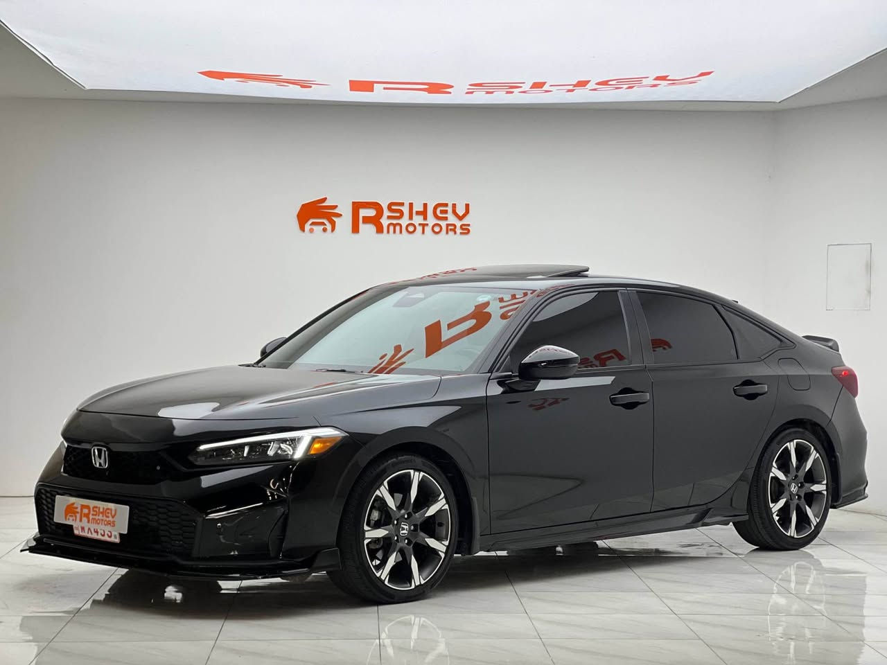 سيارة اقتصادية و جمیلة و شبابیة  🔥🔥
Honda Civic 2025 hybrid Touring
هوندا سيفيك ٢٠٢٥ هایبرد تورينك

مواصفات فووول  
(مقاعد جلد و تدفئة-فتحة سقف-تدفئة المقود-سماعات BOSE-رادار جانبي-رادار امامي)

مكينة ٤سلندر ٢.٠ لتر هایبرد 😍یعني فوووول اقتصادي 
ماشية 33,000 ميل و بحالة جداً ممتازة 

ضرر السيارة بنید و شبر من الجاملغ صبغ بدون دواخل السيارة بيها ايرباك ستيرن و سقف سستم شركة
السيارة كلش حلوة و نظيفة

السيارة رقم کاتي تترقم شمالي و اکئد شرط الترقیم 
مكفولة من كير و محرك و كهربائيات

و ب سعر(168$) ورقة و بيها مجال

مكان السيارة

دهوك -معرض ارشف R-Shev
رقم51 من معارض التيرمينال 

***********
*********** دهوك, العراق
