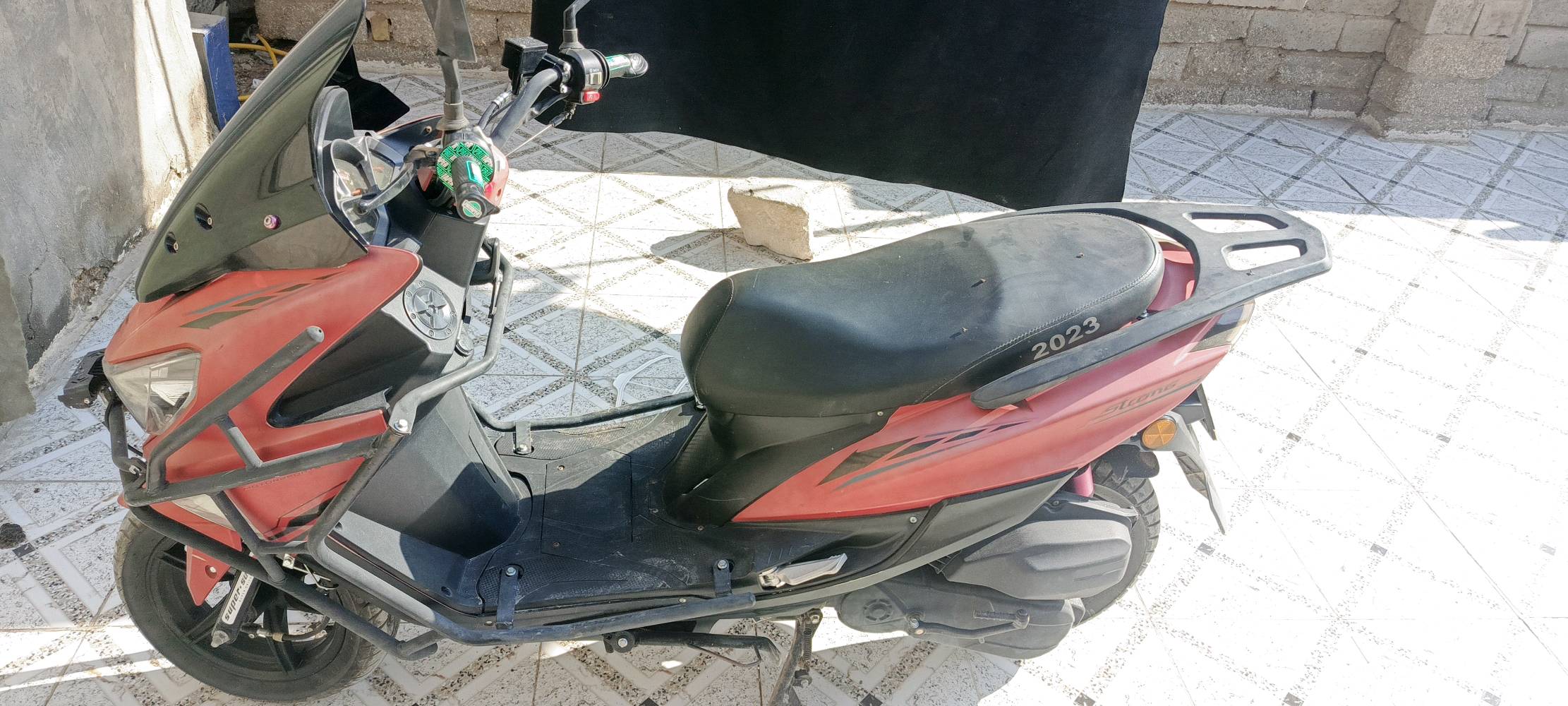 دراجة سترونگ صيني للبيع حجم  محرك 150 ss    550 الف وبيها مجال. تواصل  ***********
