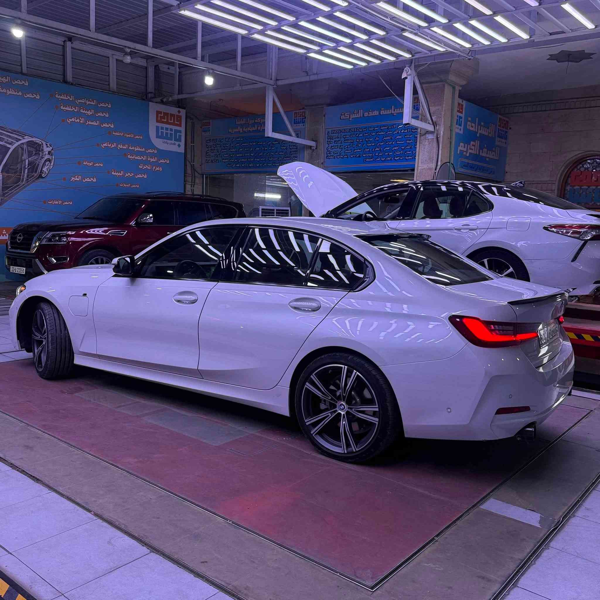Bmw 330e 2024
بي ام دبليو الفئة الثالثة هايبرد plug-in 

السيارة وارد امريكي الضرر فقط بارد اصبعين بالبنيد 
بدون اي قطرة صبغ او معجون

السيارة مغلفة بالكامل بأفلام الحماية ppf و مكفولة من الشخط 

تايرات تخم كامل جدد 
محدثة من الأمام M kit 

داخل أحمر و ارغب شي

ماشية 20 الف كيلو 
يعني زيرو بعدها

رقم الشاصي : 3MW39FF09R8E85221

السيارة اقتصادية و أسرع من ال330i بقوة 292 حصان 

سعر السيارة 32,000 دولار و بي مجال بسيط للشراي 

رقم الهاتف : *********** 
عنوان : بغداد الكرادة
