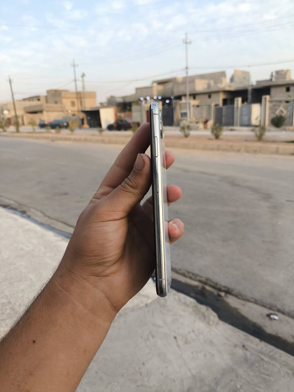 📱 آيفون XS Max
💾 الذاكرة: 256GB
🔋 البطارية: 100%

📋 مواصفات الجهاز: • 📶 تك سيم شغال طبيعي
• 🔊 الصوت شغال وواضح
• 📸 كامرة X1 ما تشتغل — X2 شغالة طبيعي
• 📳 الهزازات شغالات طبيعي
• 🖥️ شاشة ثلث خيارات أصلي
• 🙂 بصمة الوجه ما تشتغل
• 💥 كلاص مفطور، ما يأثر على الاستخدام

💰 السعر: 115 ألف قفله

📍 الموقع: الموصل – الأيسر – كوكجلي
📞 ***********

❌ بيع فقط — توصيل ما عندي
