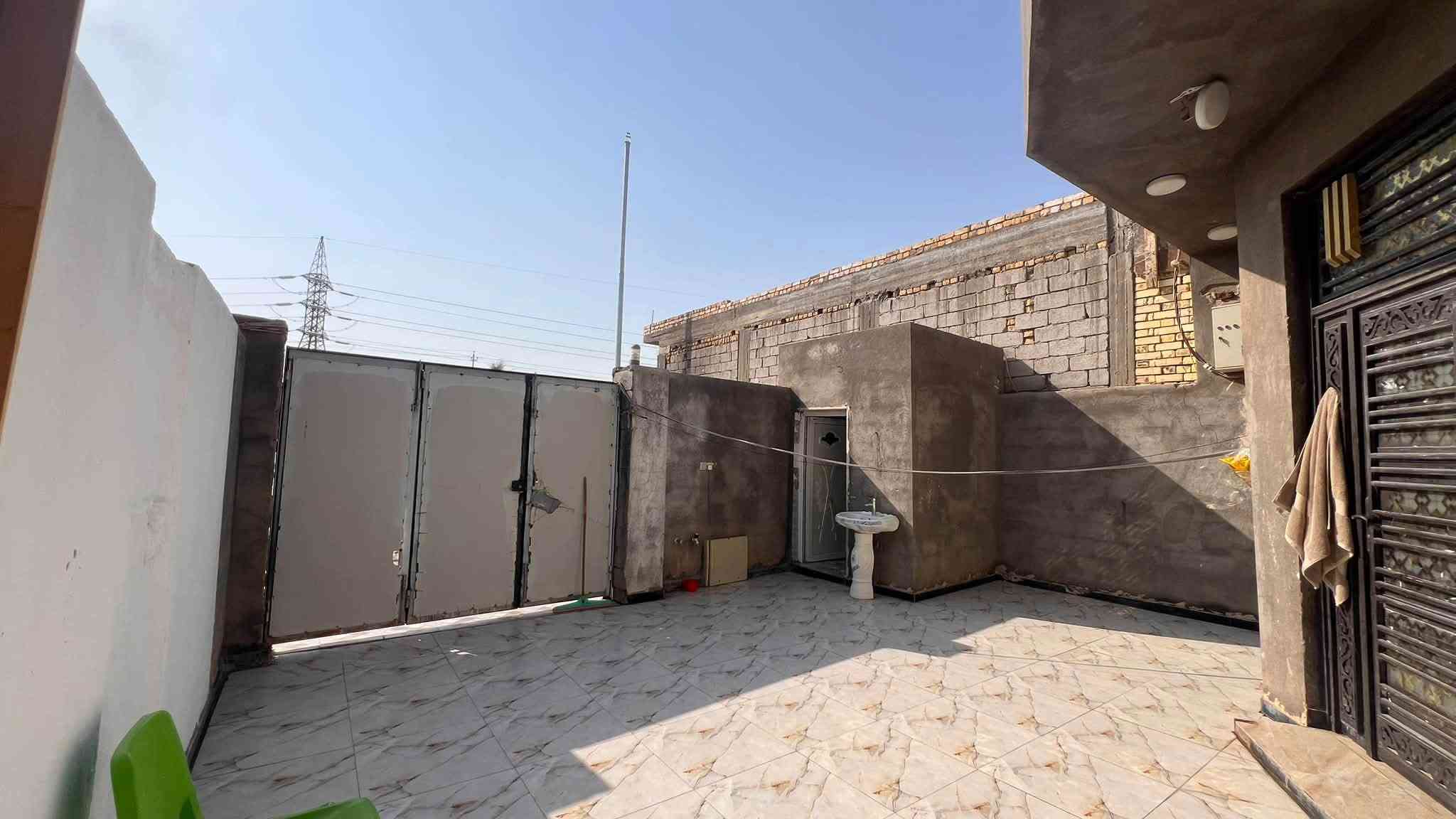 سلام عليكم بيت عندي مساحته 150 نزاله 23واجهيته 7ونص غرف 2صاله ديوانيه صحيات داخليه وخارجيه مطبخ بيت حلو ومرتب السعر خاص مكانه الصخين على الحوالي الجديد مباشر وتحياتي الكم الرقم الاستفسار ***********
