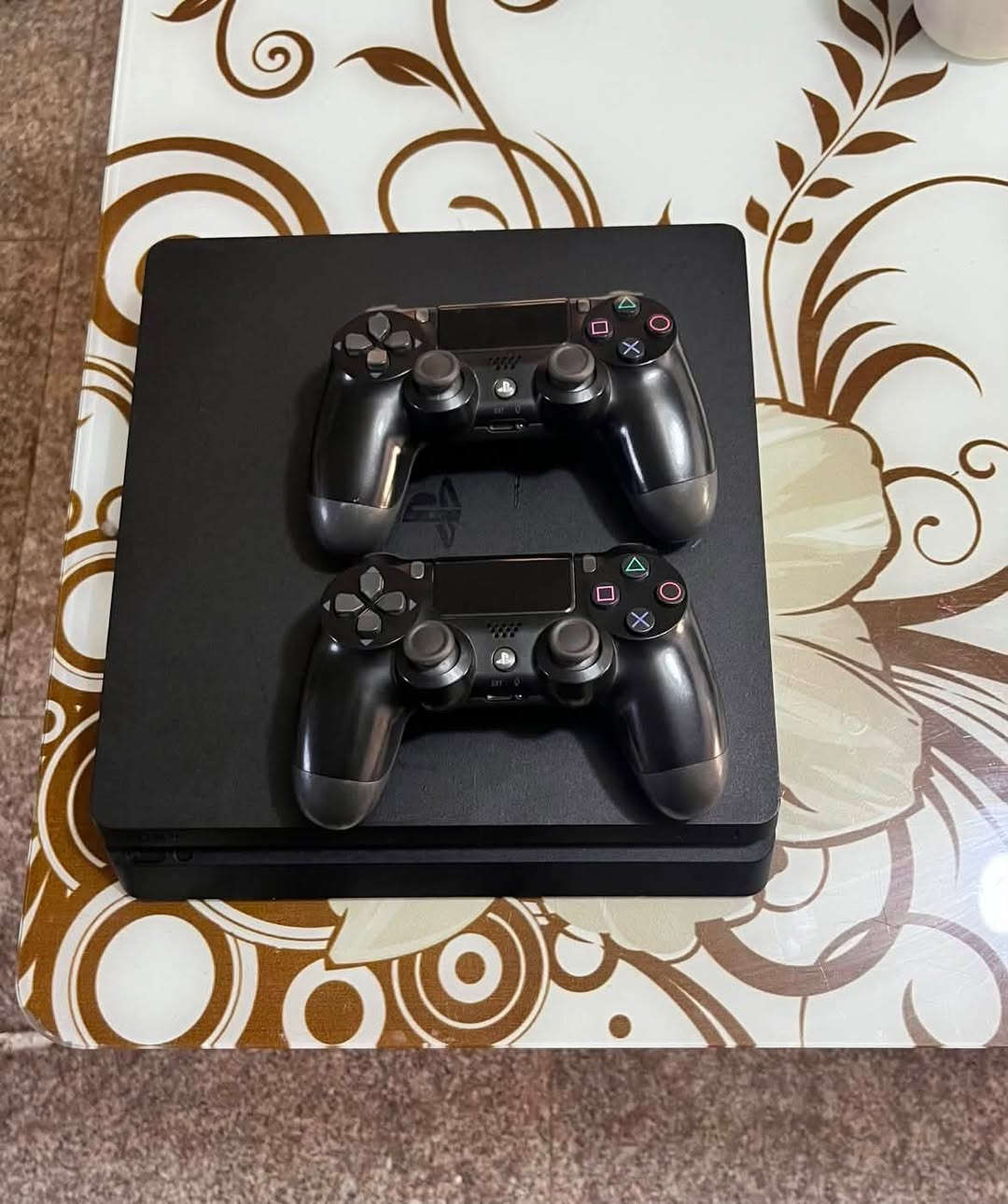 السلام عليكم من رخصة الادمن
جهاز ps4 سلم نظافة 100%
لوك ستيكر 
يجي وياه كامل ملحقاتة 
كيبلاتة الاصلية + دبل جويستك 
+حساب عربي اماراتي يحتوي مكتبة العاب ضخمة 
 (حساب شخصي العاب ثابتة ) مو اشتراك ولا حساب مشترك ضمان الحساب مدى الحياة العابة قوية مثل ما موضح بالفيديو تستلم كامل معلومات الحساب 

سعر الجهاز 250 وبي مجال بسيط 

مكاني بغداد _ حي الاعلام 
توصيل ماعندي تتفضل يمي للبيت تفحص الجهاز وتقتنع بي وبالعافية عليك ❤️

متوفر ماسنجر او واتساب 
***********
