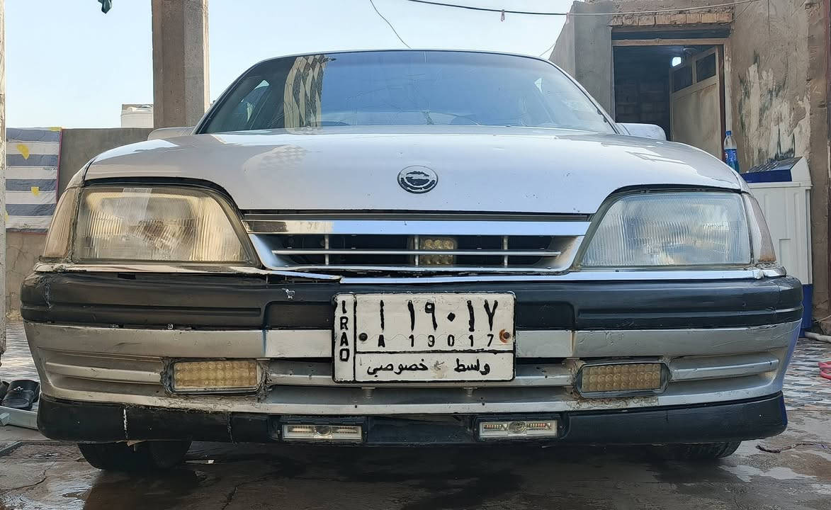 أوبل اوميكا 93 رقم واسط مشروع وطني 
سيارة جهازه كير عادي مكينة 20 المرغوب 
مكينة مبدل بيه كازكيت و كير  فوول 
كهرباء كلها شغاله 
غرفه نضيفه فول 
تقفيل 4 ابواب و جنطة 
كشر نضيف مثل ما واضح بالصور 
سنوية لل ٢٦ شهر 11 تحويل ثاني يوم 
واسط زبيدية
***********
السعر 18$ بيع مستعجل
