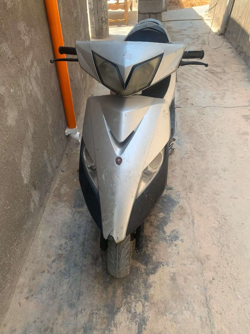 سلام عليكم ماكس ثعلب
دراجه بيها جبنه طاكه ونقص باتري 

نص هندر تشتغل 

كهرباء كلشي شغال 

الكفرات كلها مختمه 

سعر ٤٥٠ 

مكاني تاجي الشط تجي لباب البيت تاخذها 

***********
