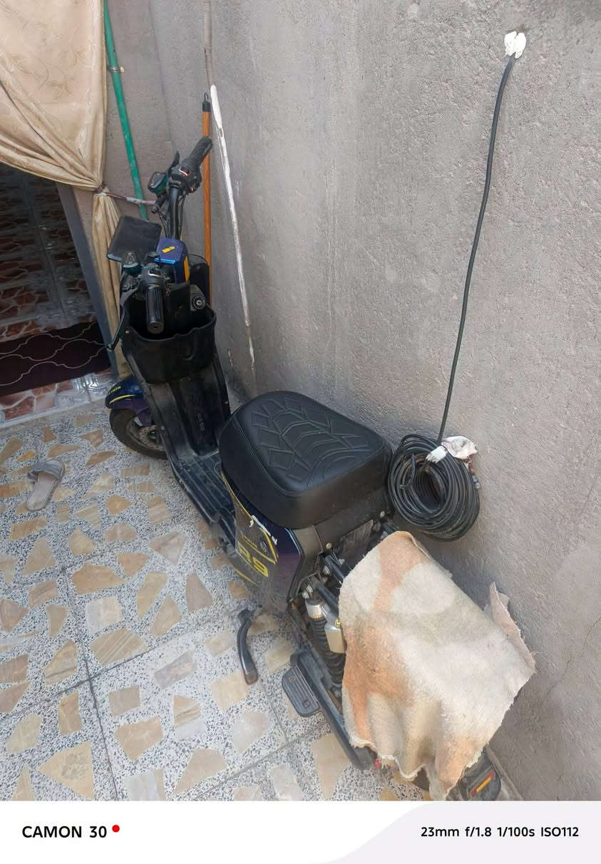 سلام عليكم دراجه R9
نضيفه كهربائيات كلها شغاله
بطاريات ما بيه فقط يحتاج بطاريات 
موديل 24 
السعر 200 بيه مجال 
بصره القبله حي شهداء قرب سنتر أبو وميض 
واتساب فقط رقمي ***********
