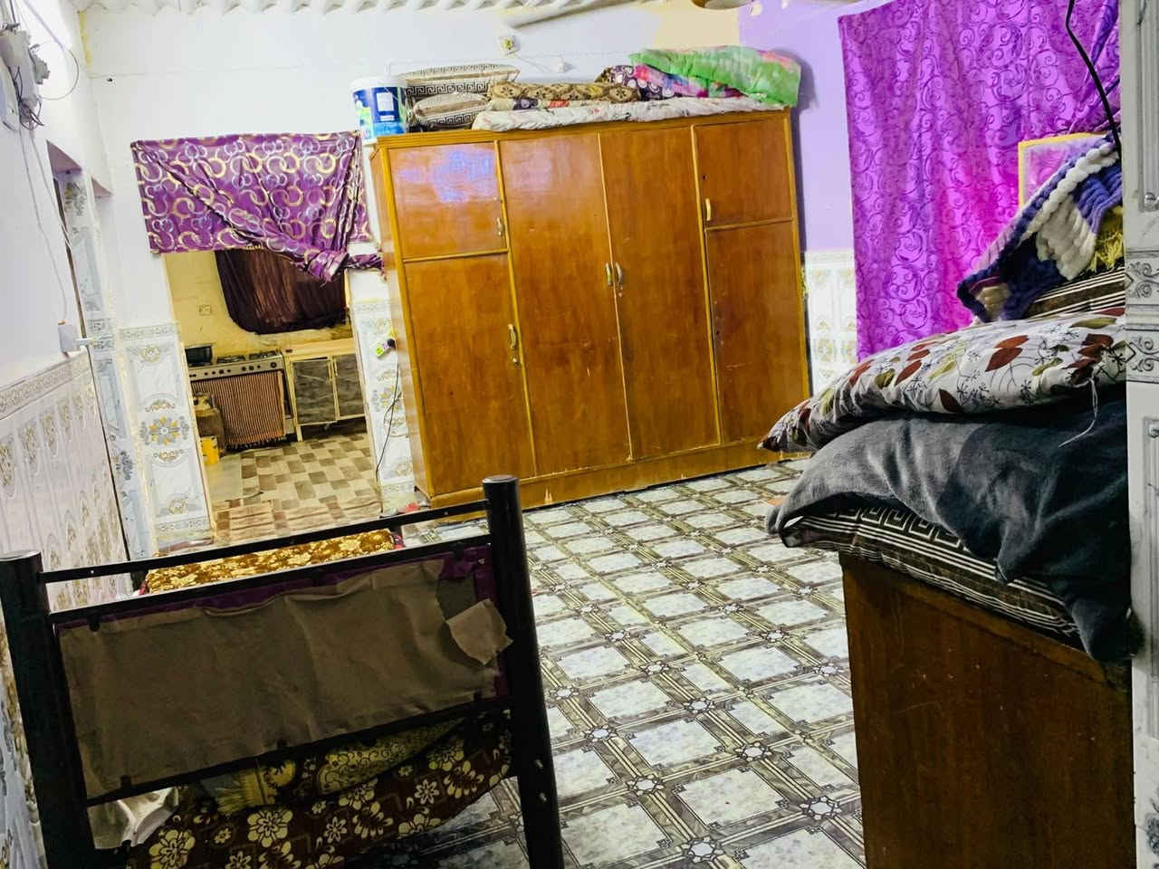 بيت ب5 دونم مساحه 300 للبيع بسعر مناسب للستفسار***********

