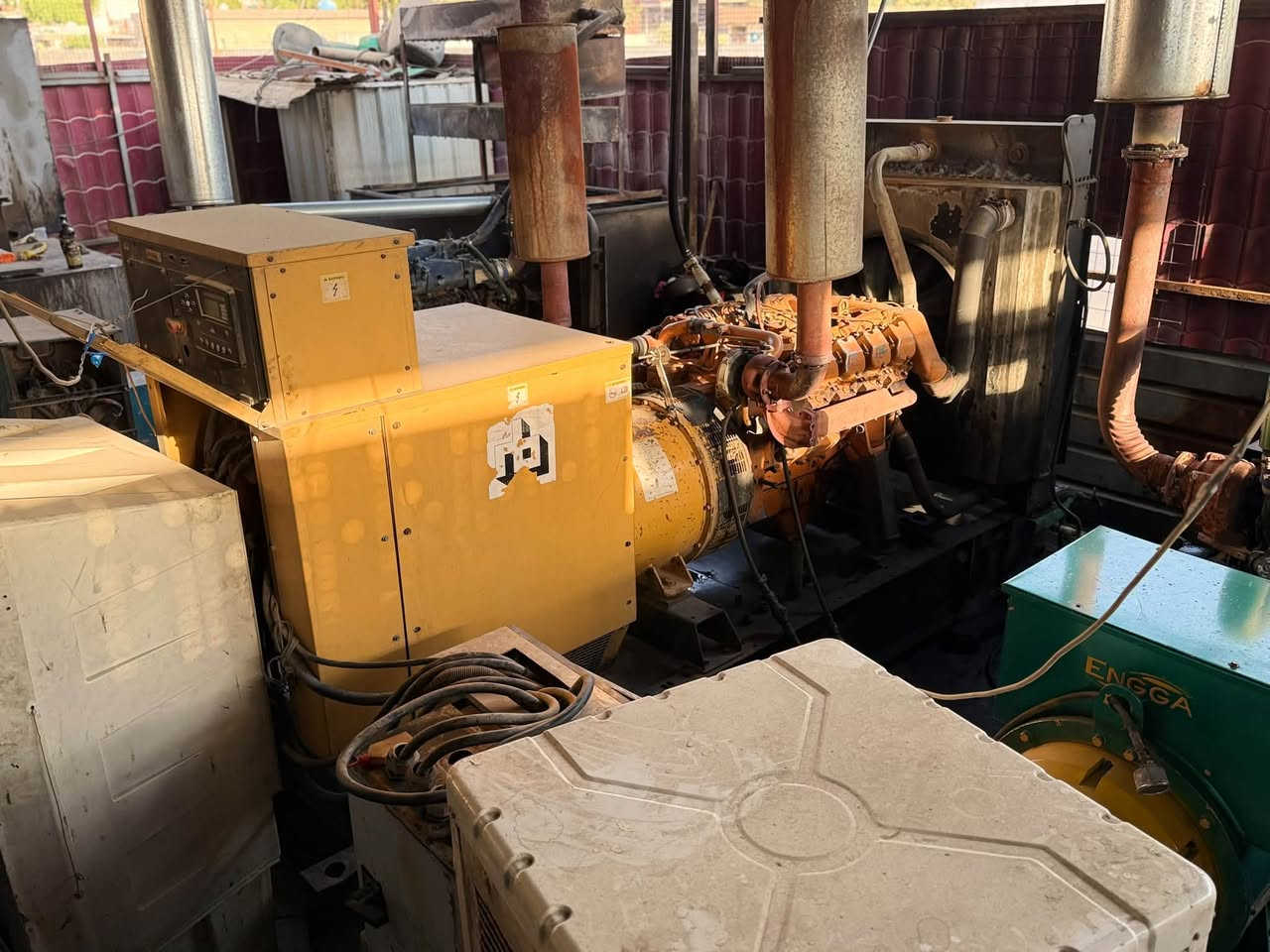 موقع للبيع في منطقه الشعب حي جزاءر الموقع حمله 700 يحتوي على 3 مكاين  شتاير 12عدد2+دايودوزان 8 سلندر +خزين 70الف  +حصه 200كيفي الأرض رصيف مدرسه غيرمتواجد عل فيس ***********
