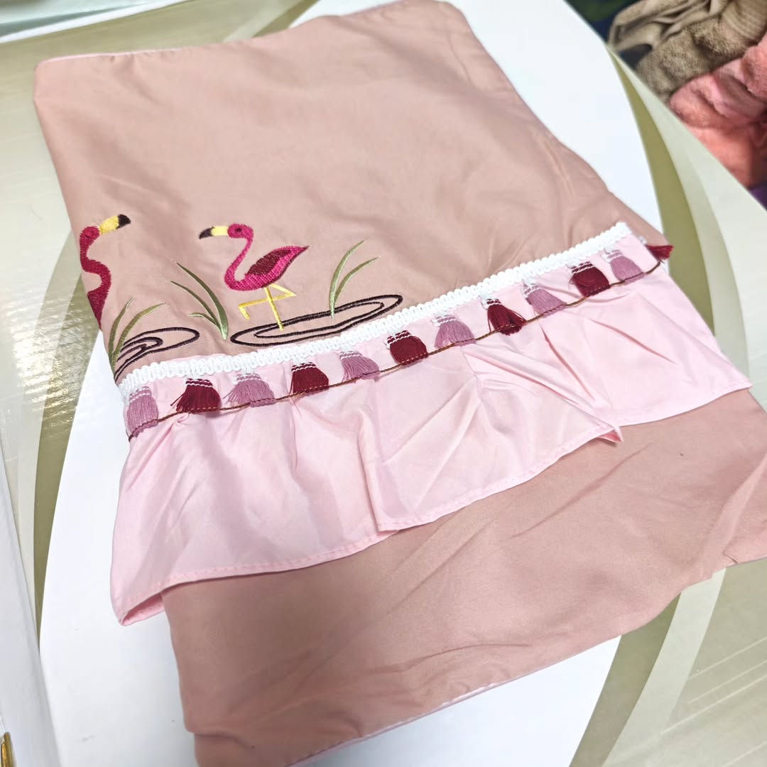 عرض خاص توفر مخده تطريز قطن 100/100 ماركه الفائق 😍🫂
نعومه وجمال 🥰
 عرض خاص مخده تطريز سعر 6 الاف فقط 😍
-———————————————
متوفر توصيل بغداد وجميع المحافظات🚕🚕
للحجز والاستفسار يرجى مراسلة الصفحة💌💌💌
او الاتصال  فايبر واتساب على الرقم 
📞📞
 واتساب ***********
زوروا موقعنا على العنوان التالي:-
👇👇👇👇👇👇👇👇👇👇👇👇👇👇👇👇👇 
💧/السماوة عكد الجامع داخل مول الاميرات مجاور ايلين شوب
#العراق #العراق🇮🇶 #مفروشات #بغداد #در_الحسن

نص مكتوب في الصور:
- 😍 مخده قطن 100/100