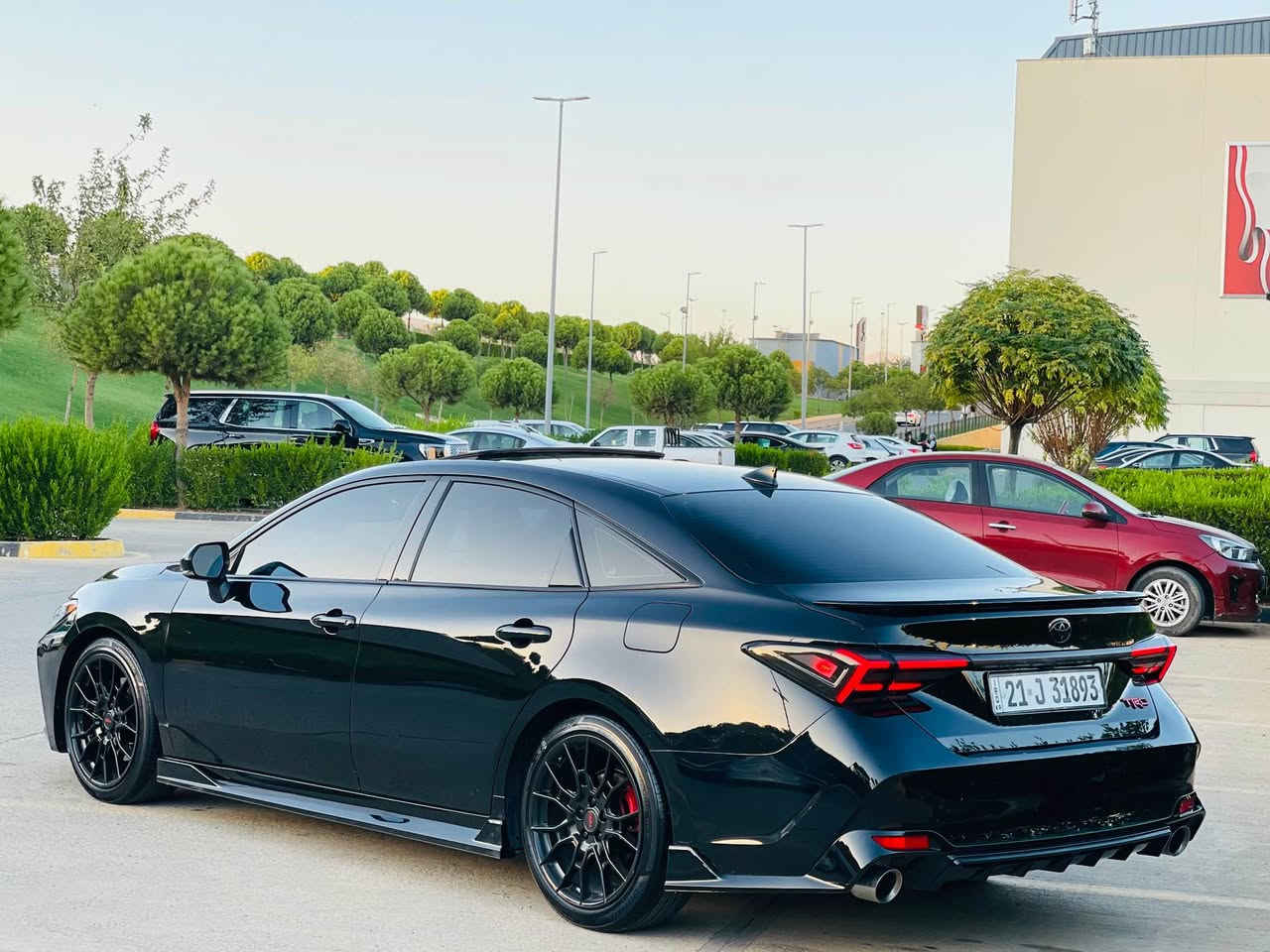 TOYOTA AVALON 2021 TRD  سەیارە کە سئ پارچەی بویاخە پیشی سلایتەکەی پیدی ئارە گیرومەکینەی بە شەرت نەکراوەتەوە سەنەوەی ژینگەی تازەیە  توزیک ناوگرتی هەیە سەیارەکە جایزە قەپات ***********/***********103000km مواسەفاتە Singapore
