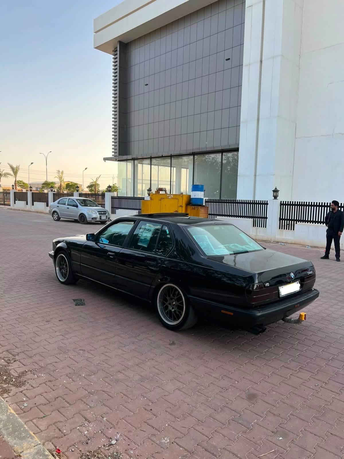 740iA V8 • موديل ٩٢ • رقم شمالي