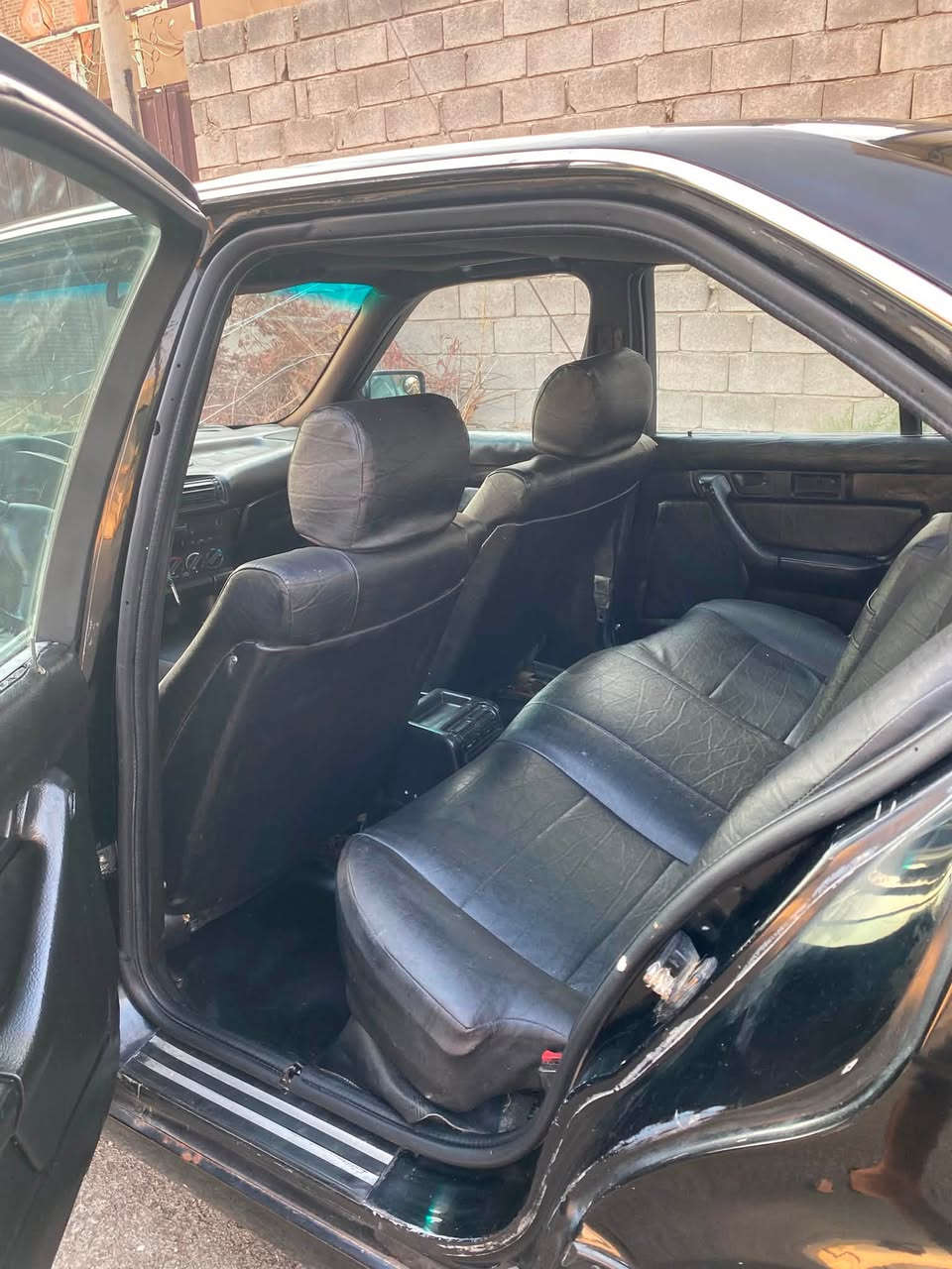 سلام عليكم 
bmw525اصل بليته وسنويه 

محرك كبس كير عادي
صبغ عام جماليه 
رقم الماني نينوى شرط تحويل 
موديل ١٩٩١
سعر ٤٥ بيه مجال 
عنوان موصل حي البكر
هاتف ***********
