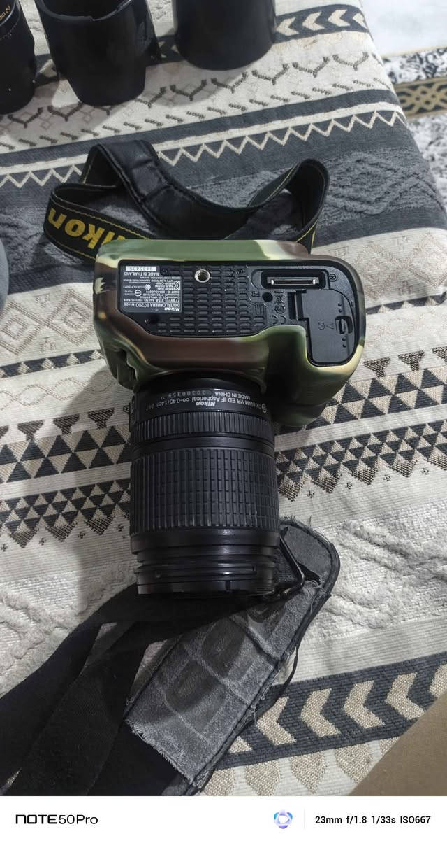 نيكون D7200 • ٧٠-٣٠٠ سيغما • شاتر ١٠٤٤٩٦