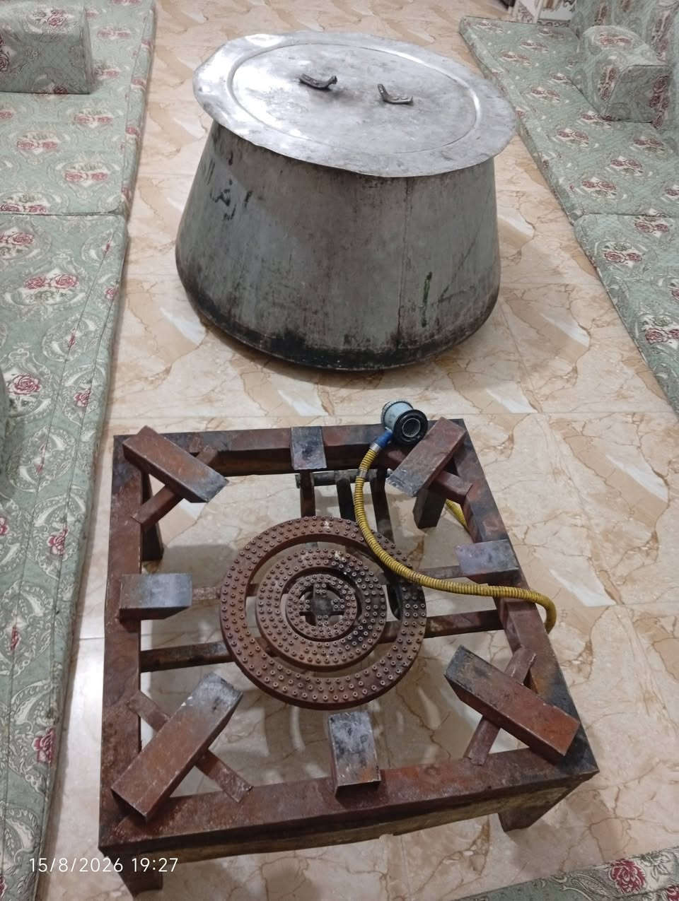السلام عليكم للبيع 
كدر كبير مع طباخ كبير
سعر 250 الف منطقة المعملجي خلف شركه البان الوسام 
ما متواجد عل فيسبوك 
إتصال فقط
***********
