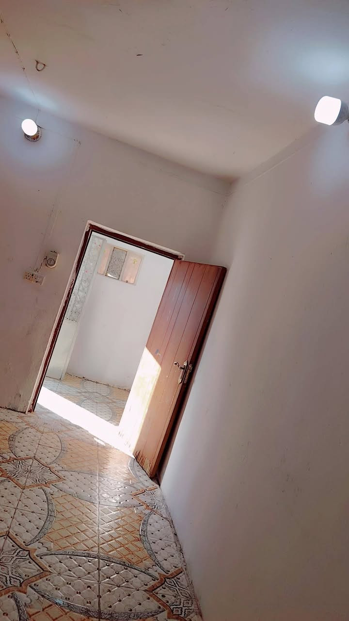 بيت للبيع زراعي على 25 مكان البيت واسط قضاء العزيزيه منطقه حواس شارع حجي ناطق المساحه 230 متر يبعد عن شارع العام كوت بغداد 200 متر بيت ومنطقته هدوء وخدماته مي كهرباء كله واصل ***********
