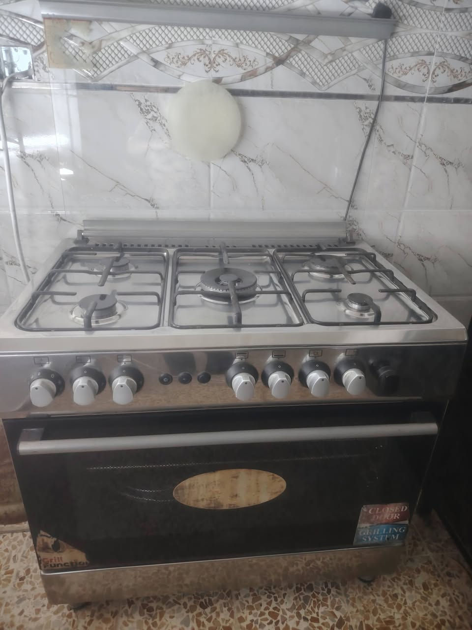 السلام عليكم طباخ خمس عيون للبيع شرط اخو جديد نضافه 100/100 نوعيه تركي الفرن شغال مالته سعر 250قفل الاتصال ع هذا رقم ***********
