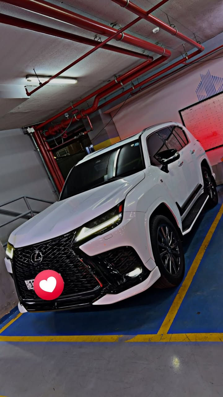 السلام عليكم
‭‬ 🚙🔥 لكزس LX700h 2025 F Sport – وكالة SAS 🔥

قمة الفخامة اليابانية بأداء هايبرد قوي وتصميم رياضي مميز 👑✨

✅ موديل 2025
✅ فئة F1 Sport فول مواصفات
✅ LX700h
✅ وكالة SAS
✅ ماشية فقط 7000 كم
✅ مكفولة كفالة عامة
✅ حالة ممتازة وقريبة جداً للوكالة
✅ جاهزة للتسليم الفوري
رقم بغداد مميز تباع مع الرقم عادي أو مميز حسب الاتفاق 

✨ سيارة تجمع بين الفخامة، القوة، التكنولوجيا، والاعتمادية المعروفة من لكزس.

عنوان السياره بغداد زيونه 
للاستفسار اتصل
***********
🔥 LX700h F Sport 2025 بعداد قليل وكفالة عامة… فرصة مميزة لا تفوتها!
