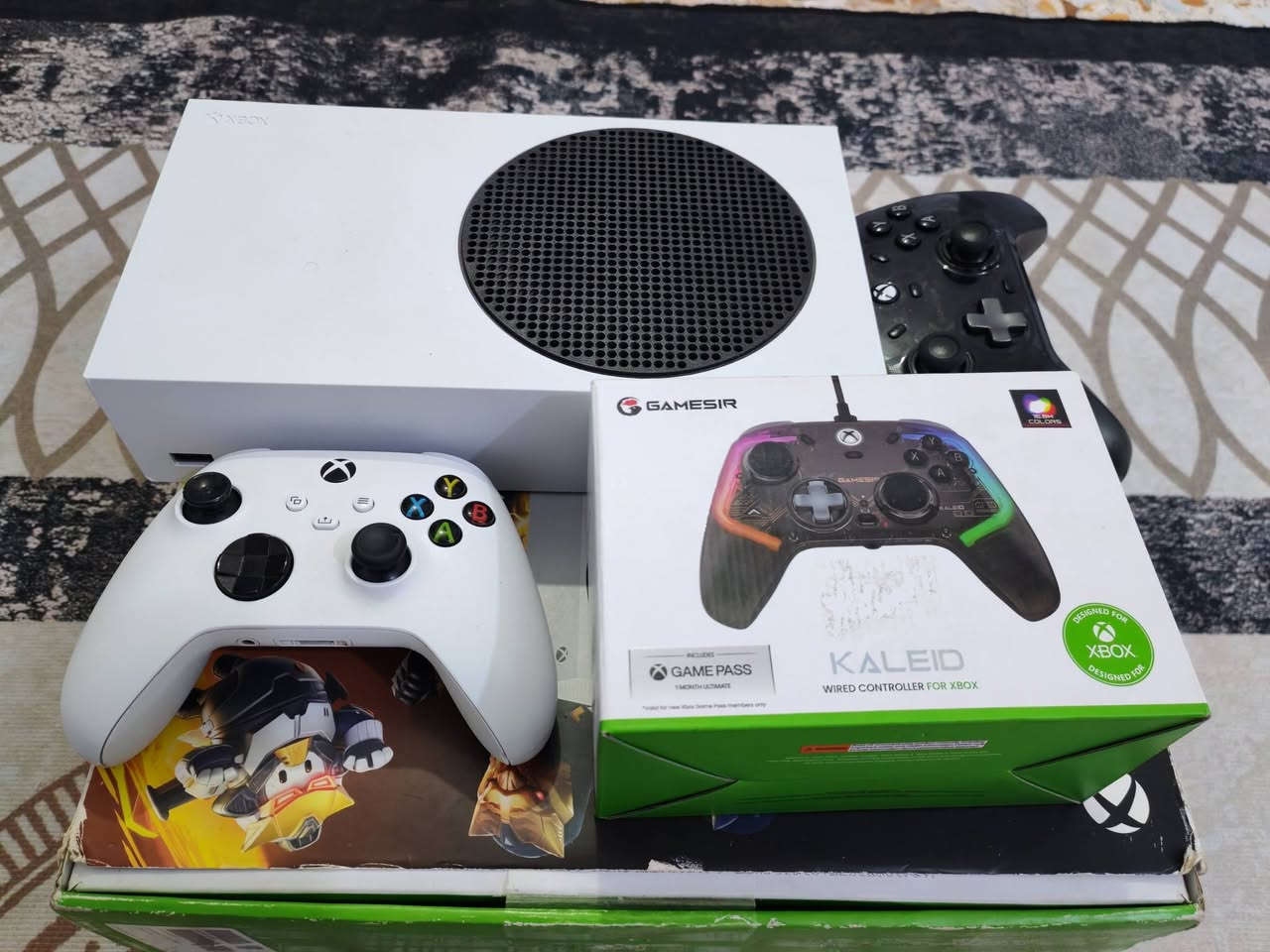 السلام عليكم
للبيع
XBOX SERIES S
512GB
اصدار سنه 2022
ملحقات
الوايرات كامله
جويستك الجهاز الاصليه
بطاريه لجويستك الجهاز الاصليه 
جويستك اضافيه من كيم سير واير
كارتونه الجهاز
كيم باس شهرين لحد شهر 10 
السعر : 380.000 الف بي مجال
مكان نجف / كوفه / قرب مسجد السهله
للتواصل  *********** واتساب

