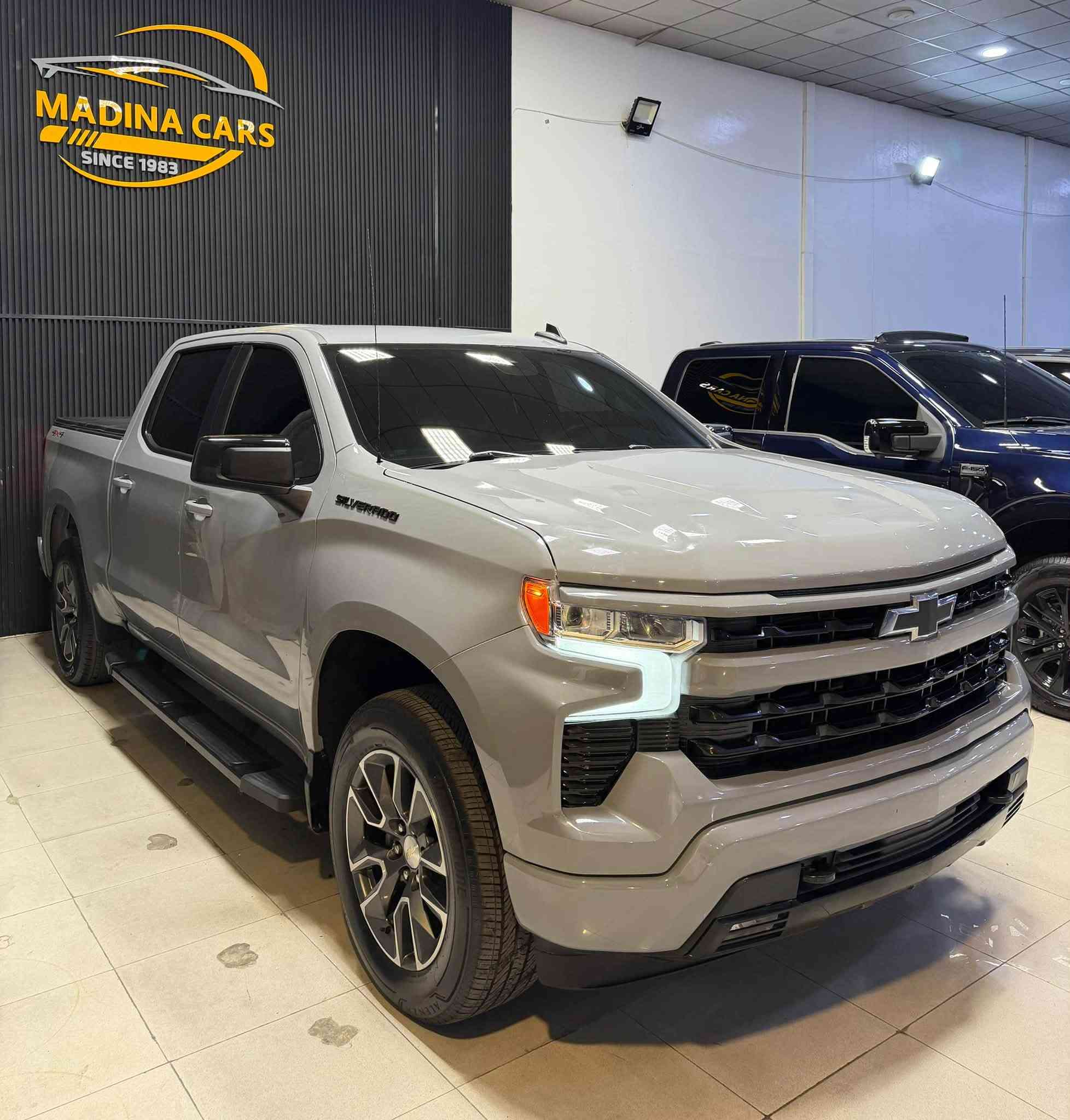 Chevrolet Silverado 
2024 LT 
4i - 2.7 - 4x4

بسمە و شغال
شاشە و کامیرە
لایت لید
بگ لایت لید
کوشین کهرابایی
کوشینات هیتر
سوکان هیتر
سلایت
دبل اکسل
رادار
باب طویل
بودی قصیر
ویل 20

31.000 mile
2 قطعە صبغ
سعر 295 ورقه

معرض ( مەدینە ) اربیل شارع ١٠٠م
***********
***********
