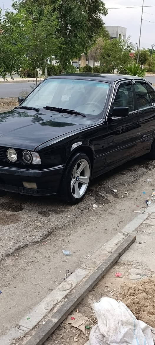 بي ام ٥٢٠ كير عادي  مصبوغ عام مديل ١٩٩١ عليه غرامات ينزل من السعر  السيار يرادله شوي ترتيب  انا ابيع فحم الرقم *********** أربيل, العراق
