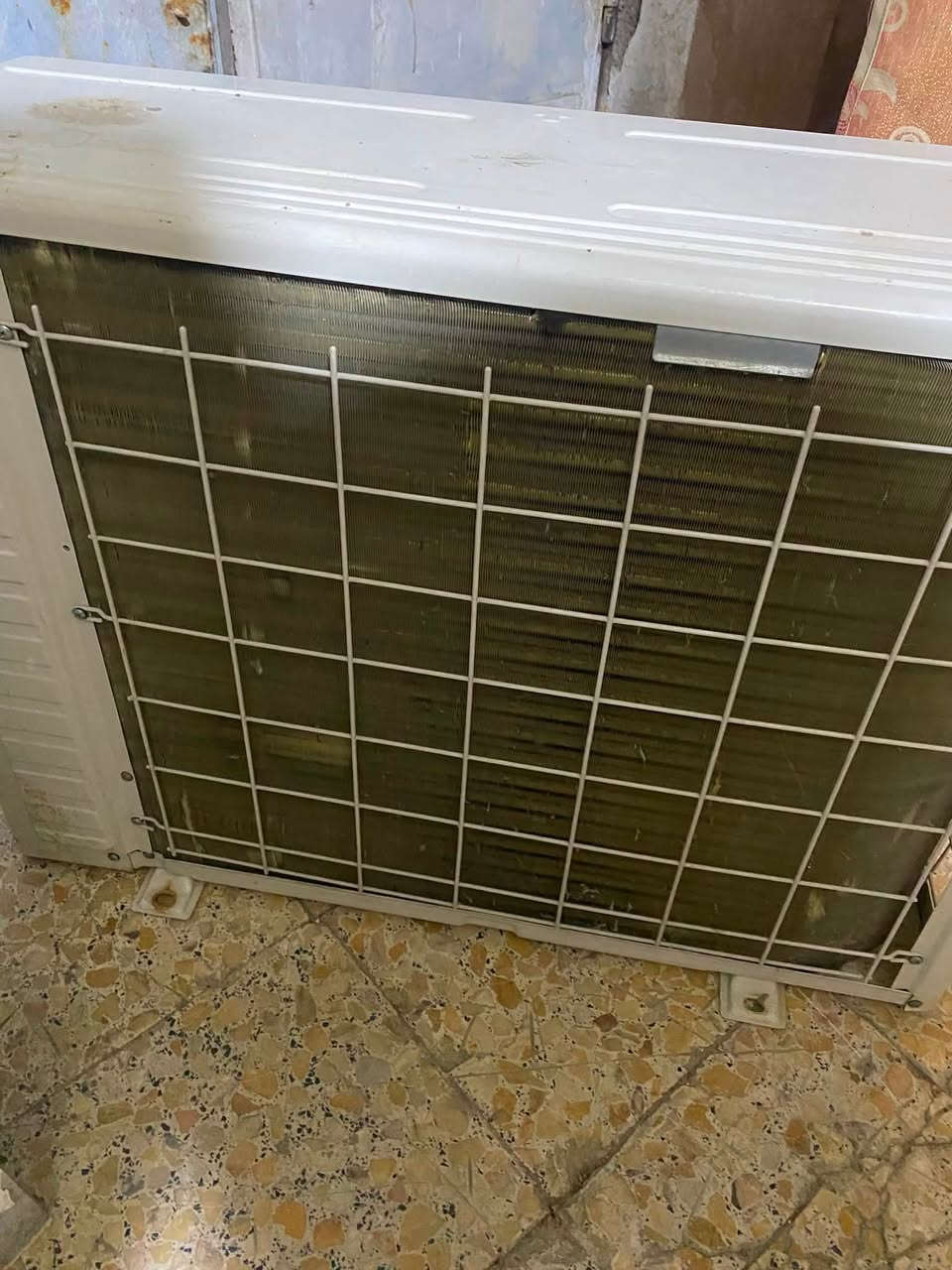 السلام عليكم جبسون طن ونص كامل يشتغل بس بي فصله وخارجيات طن ونص دنكه والحافض سعر 300 قفل بصره حي الحسين ***********
